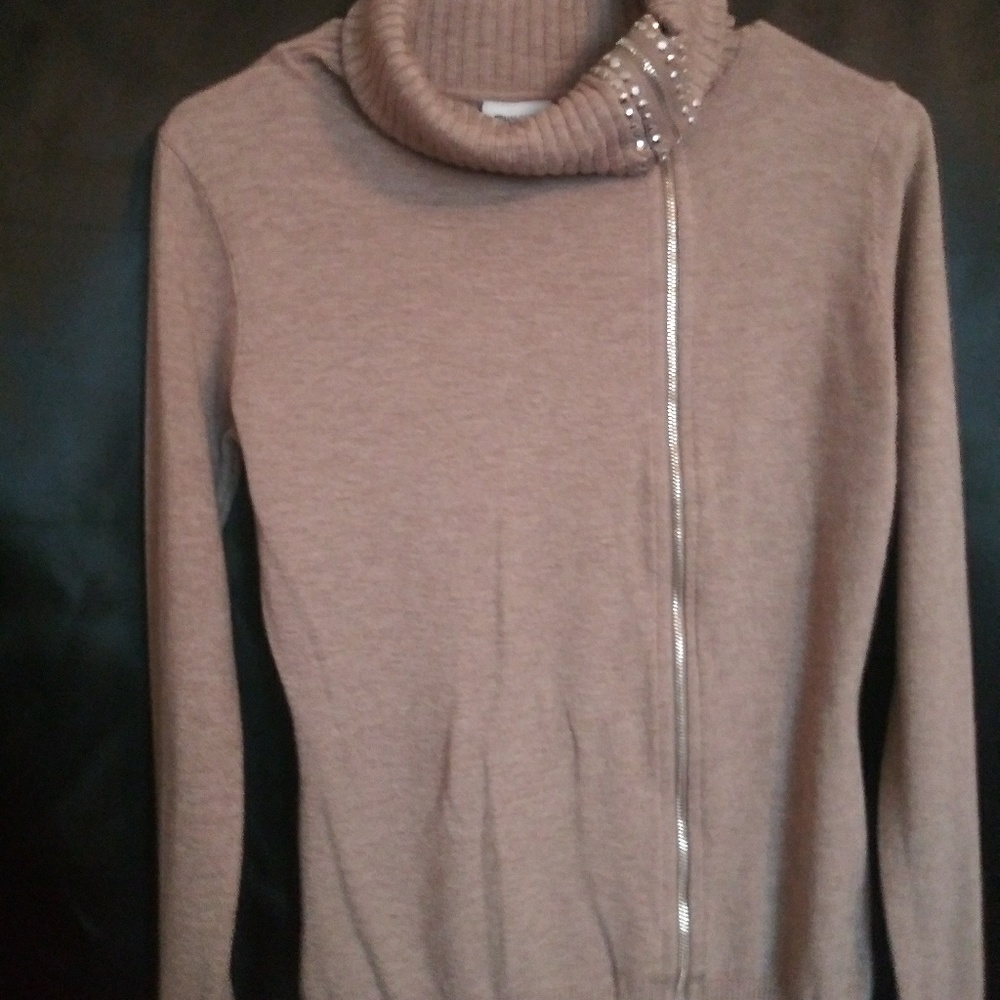 Sweater - Picture 2 of 3